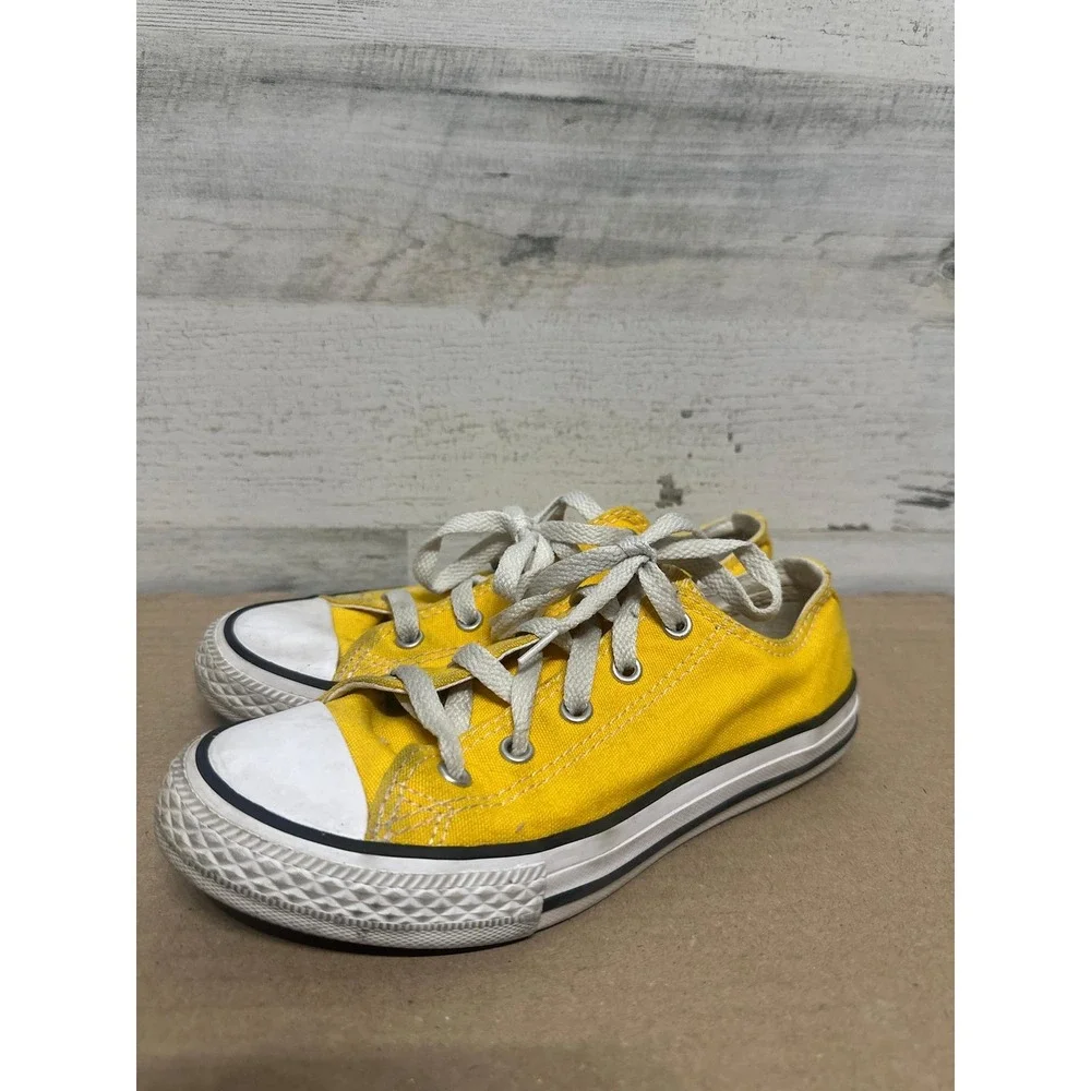 Converse Chuck Taylor All Star Youth Size 2 Yellow Low Top Canvas Sneakers